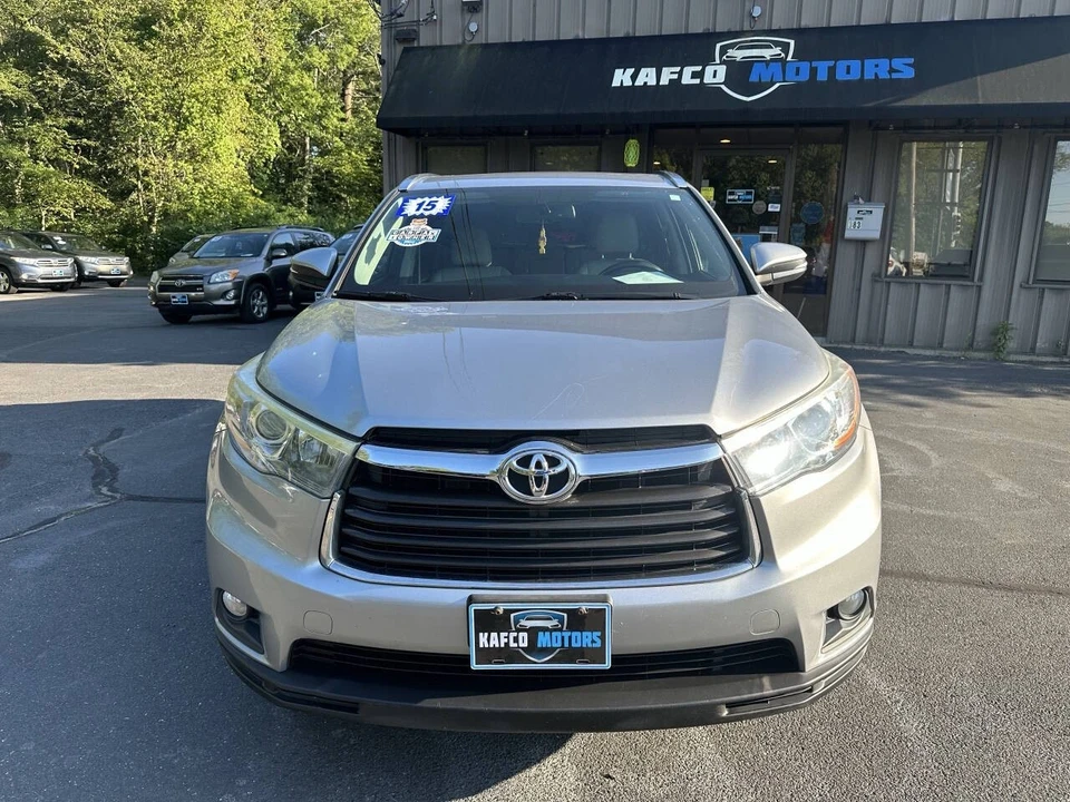 2015 Toyota Highlander - Image 2 of 21