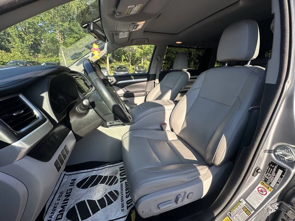 2015 Toyota Highlander - Image 9 of 21