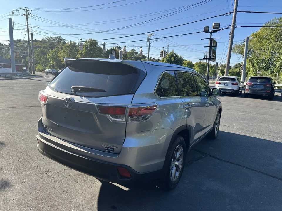 2015 Toyota Highlander - Image 8 of 21
