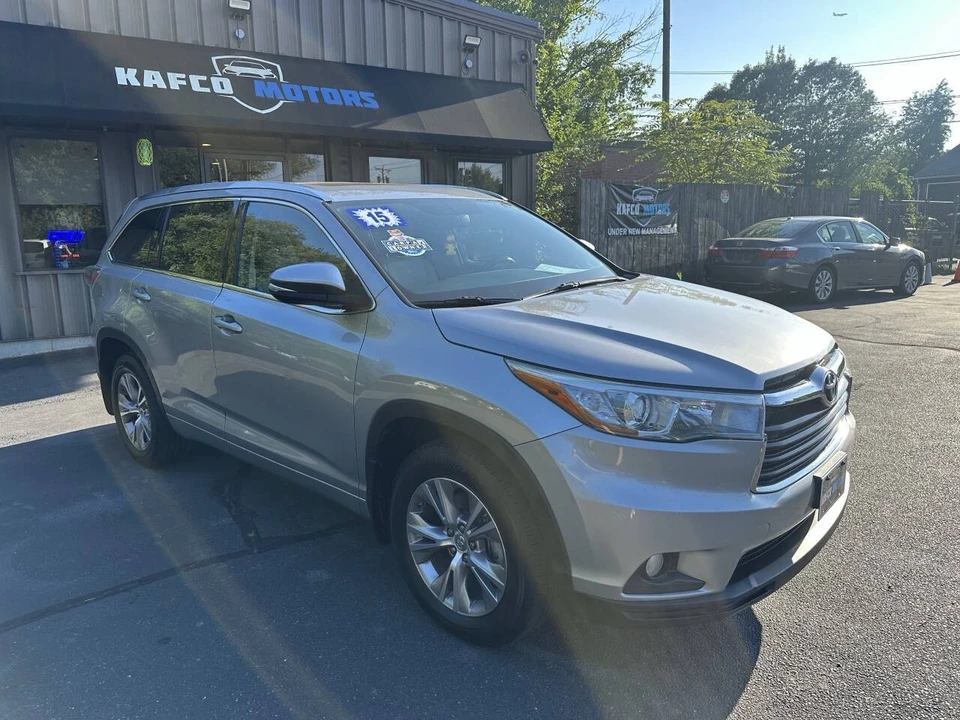 2015 Toyota Highlander - Image 10 of 21