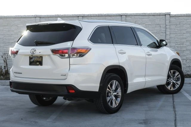 2015 Toyota Highlander - Image 9 of 31
