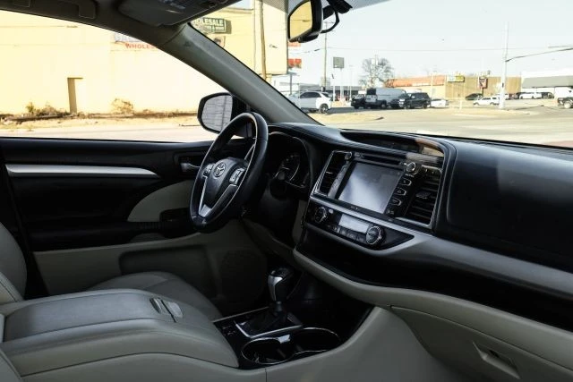 2015 Toyota Highlander - Image 23 of 31