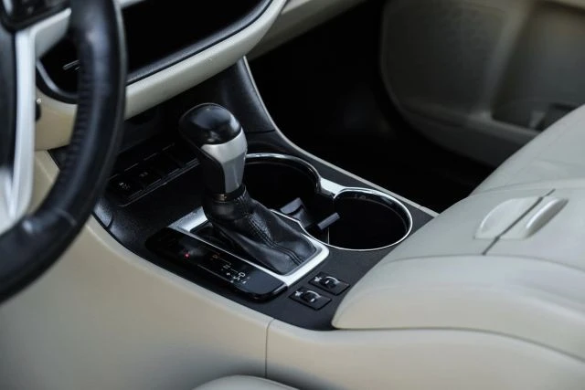 2015 Toyota Highlander - Image 24 of 31
