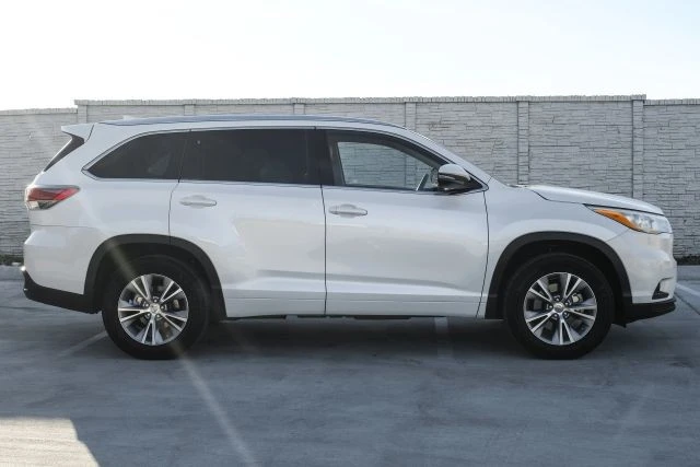 2015 Toyota Highlander - Image 8 of 31