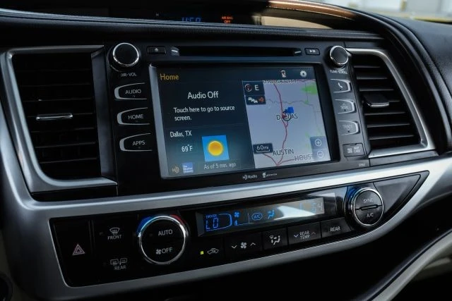 2015 Toyota Highlander - Image 25 of 31
