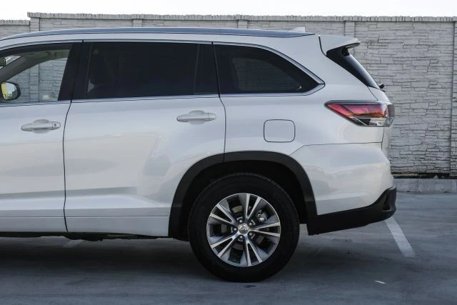 2015 Toyota Highlander - Image 14 of 31