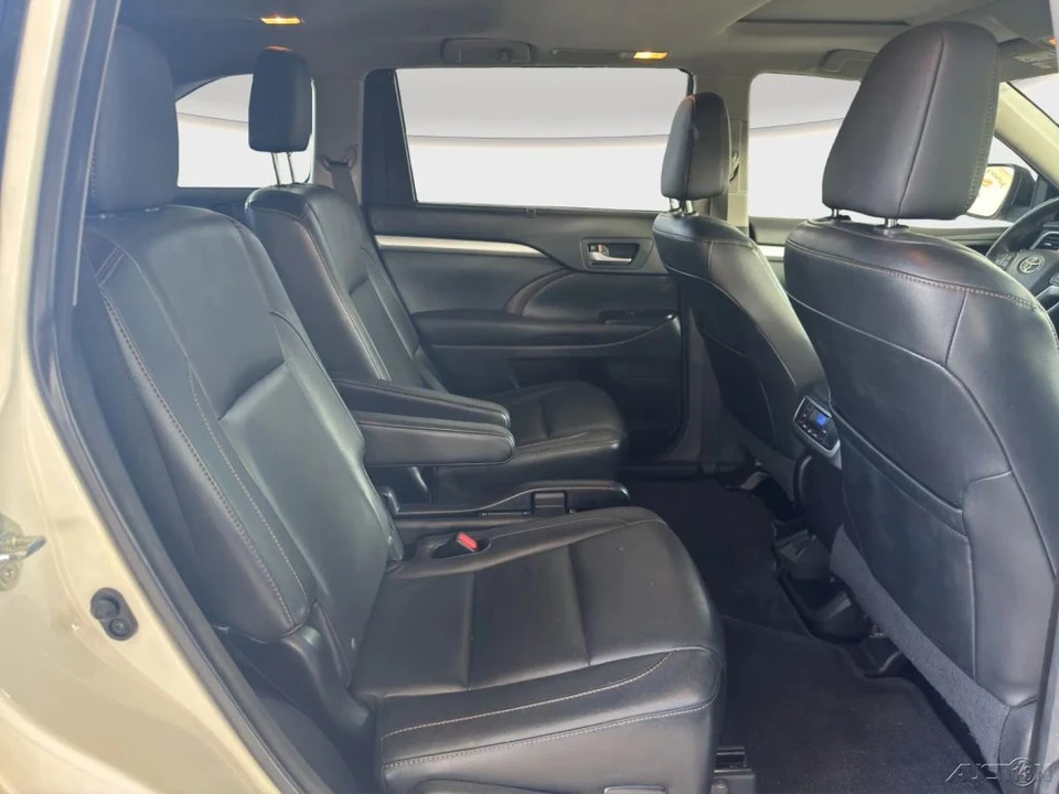 2015 Toyota Highlander - Image 20 of 21