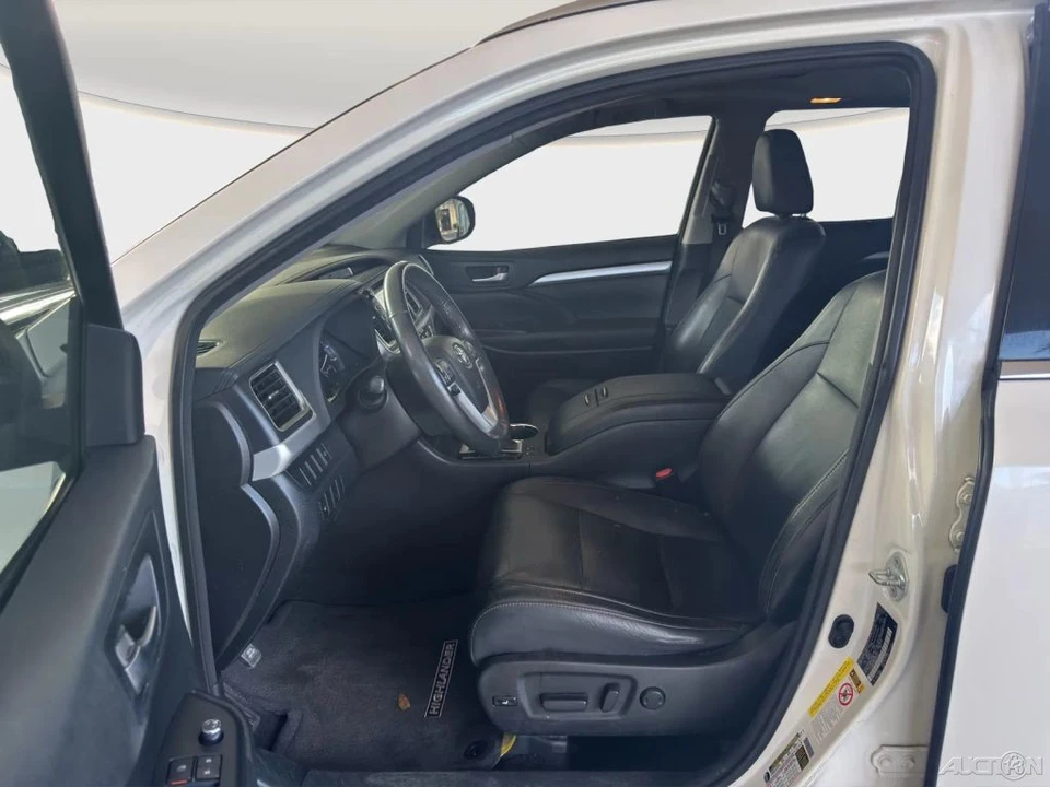 2015 Toyota Highlander - Image 8 of 21