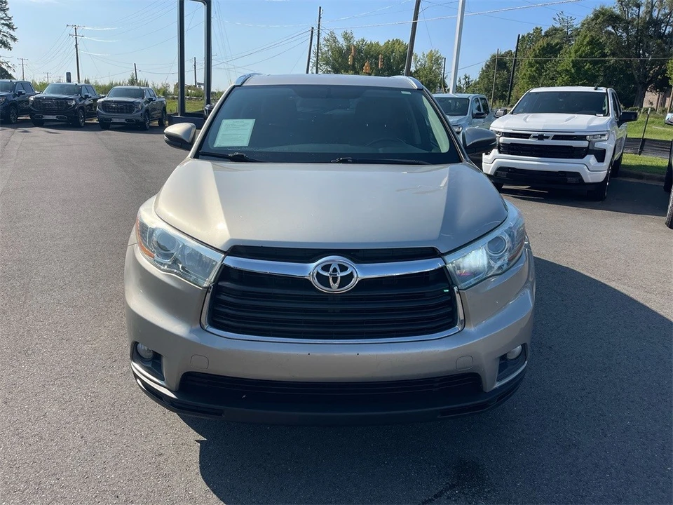 2015 Toyota Highlander - Image 8 of 12
