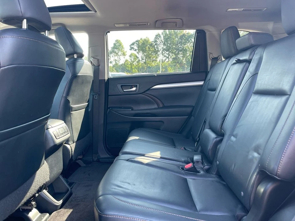 2015 Toyota Highlander - Image 11 of 12