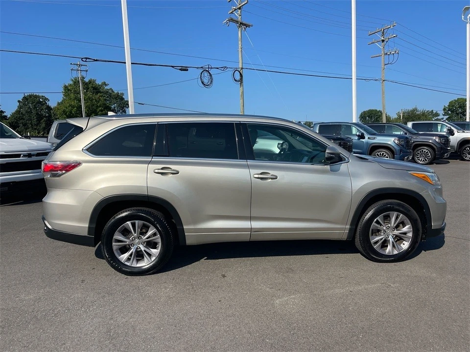 2015 Toyota Highlander - Image 6 of 12