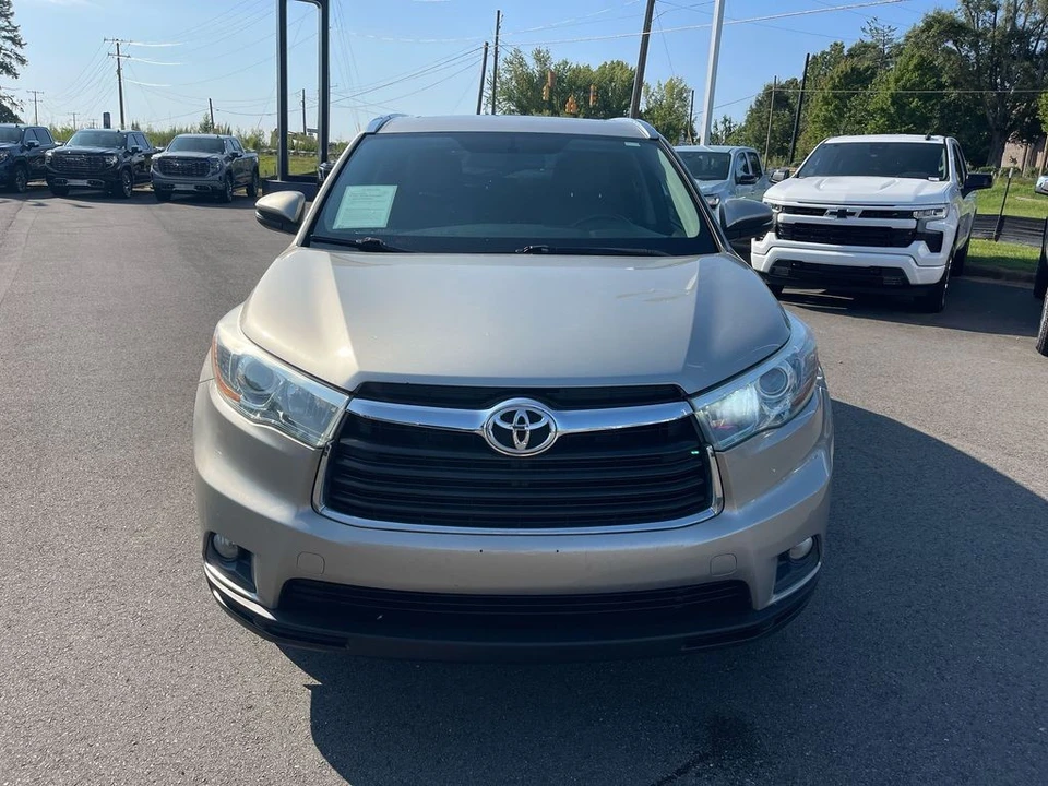 2015 Toyota Highlander - Image 8 of 12