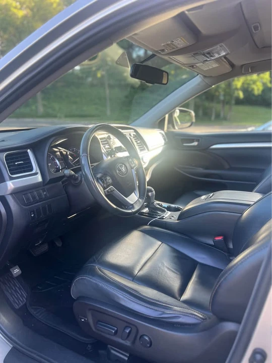 2015 Toyota Highlander - Image 17 of 20