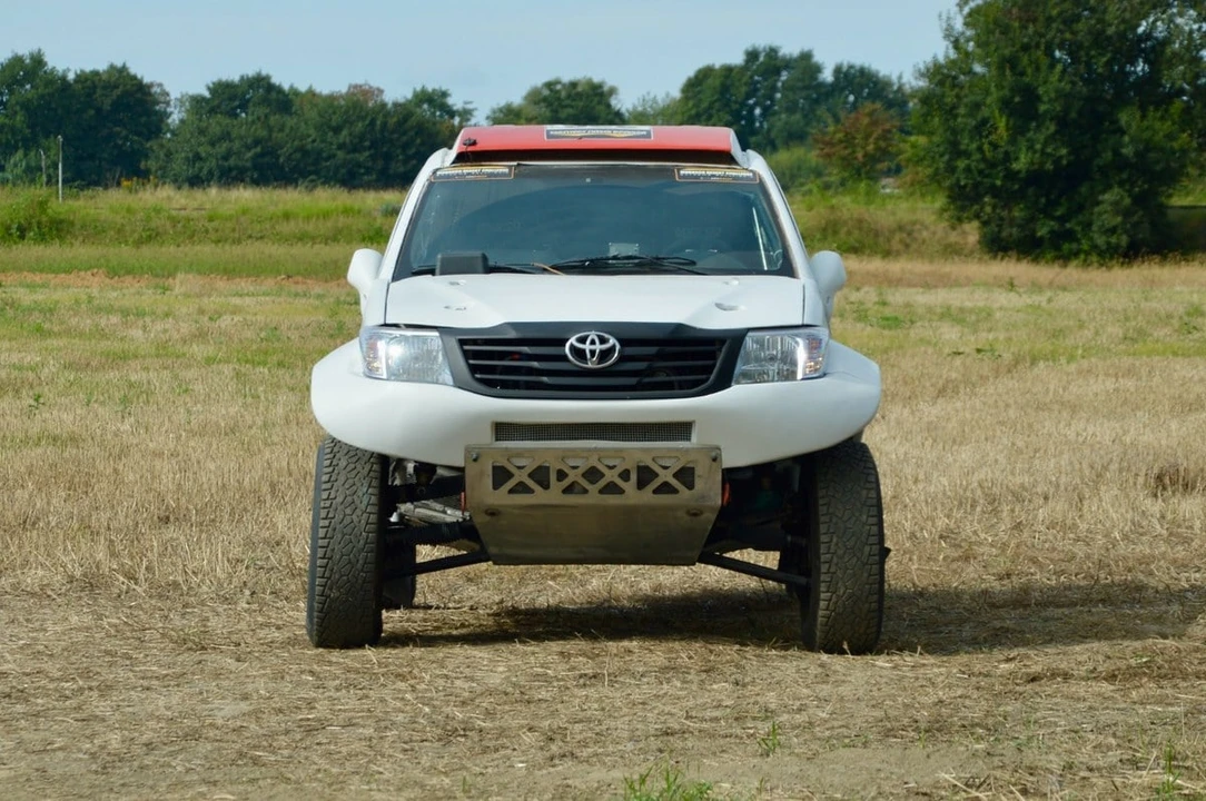 2015 Toyota Hilux - Image 16 of 30