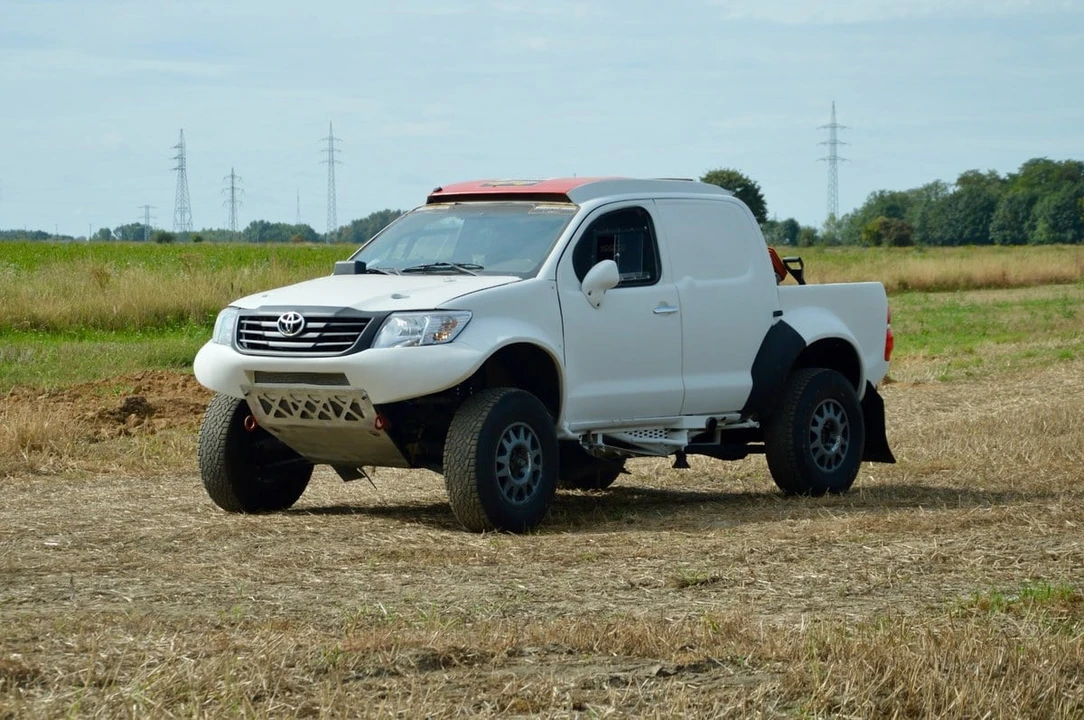 2015 Toyota Hilux - Image 17 of 30