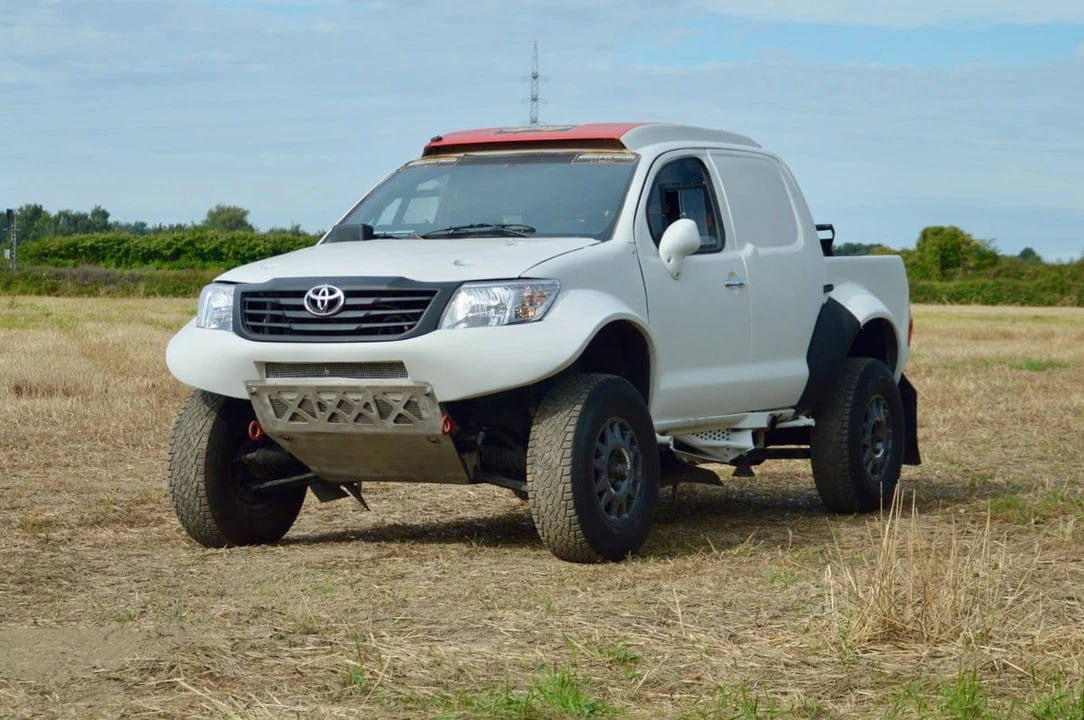 2015 Toyota Hilux - Image 6 of 30
