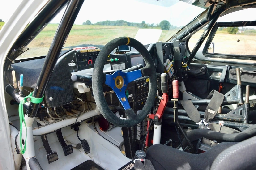 2015 Toyota Hilux - Image 24 of 30