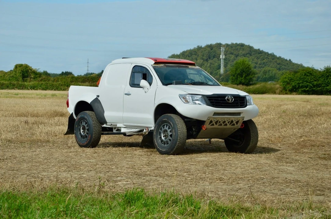 2015 Toyota Hilux - Image 4 of 30
