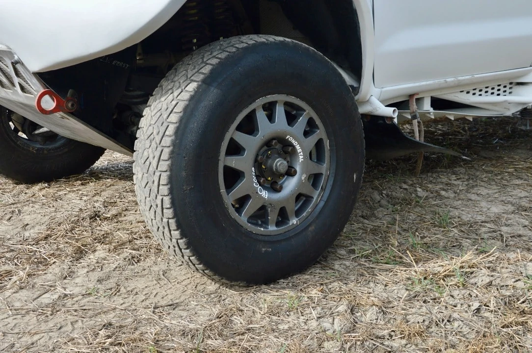 2015 Toyota Hilux - Image 20 of 30