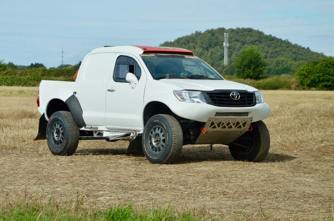 2015 Toyota Hilux - Image 19 of 30