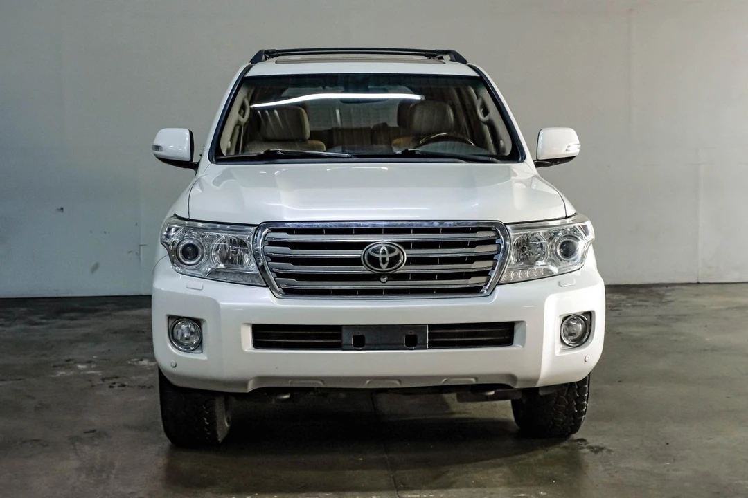 2015 Toyota J200 Land Cruiser - Image 7 of 31