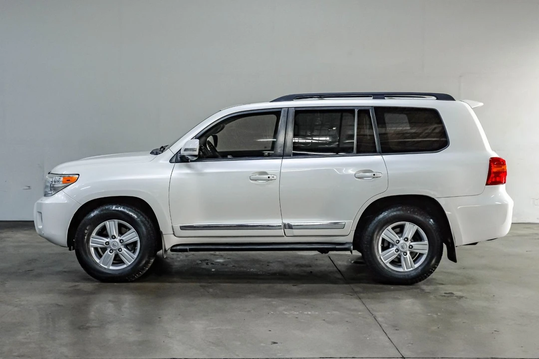 2015 Toyota J200 Land Cruiser - Image 17 of 31