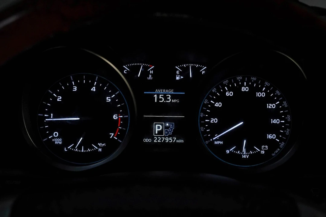 2015 Toyota J200 Land Cruiser - Image 26 of 31