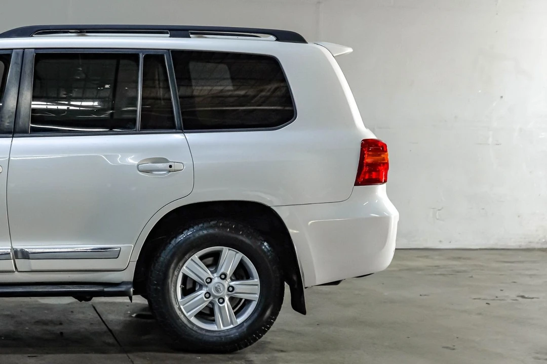 2015 Toyota J200 Land Cruiser - Image 19 of 31