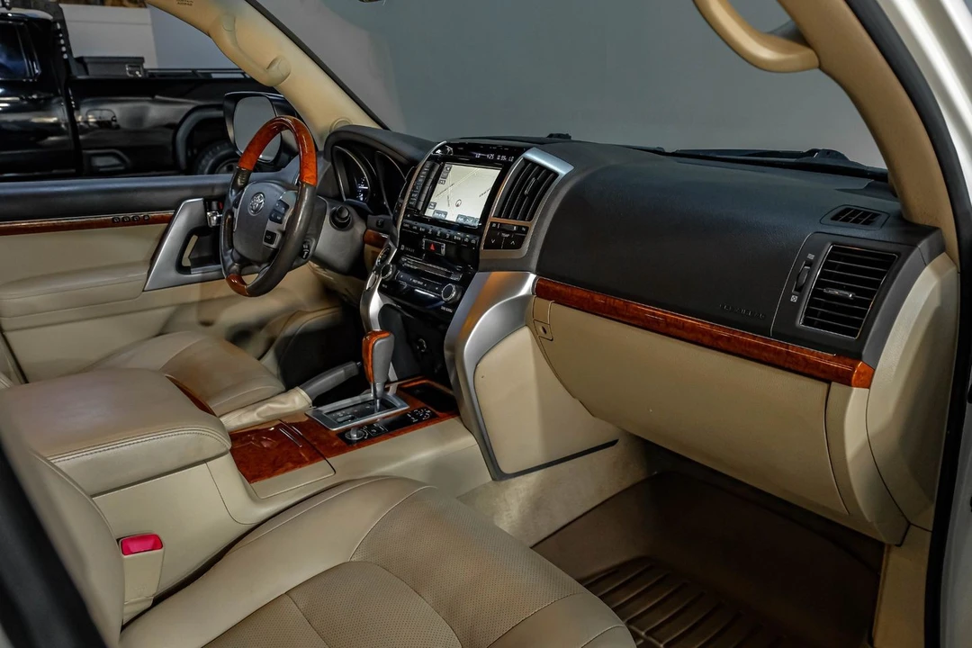 2015 Toyota J200 Land Cruiser - Image 20 of 31