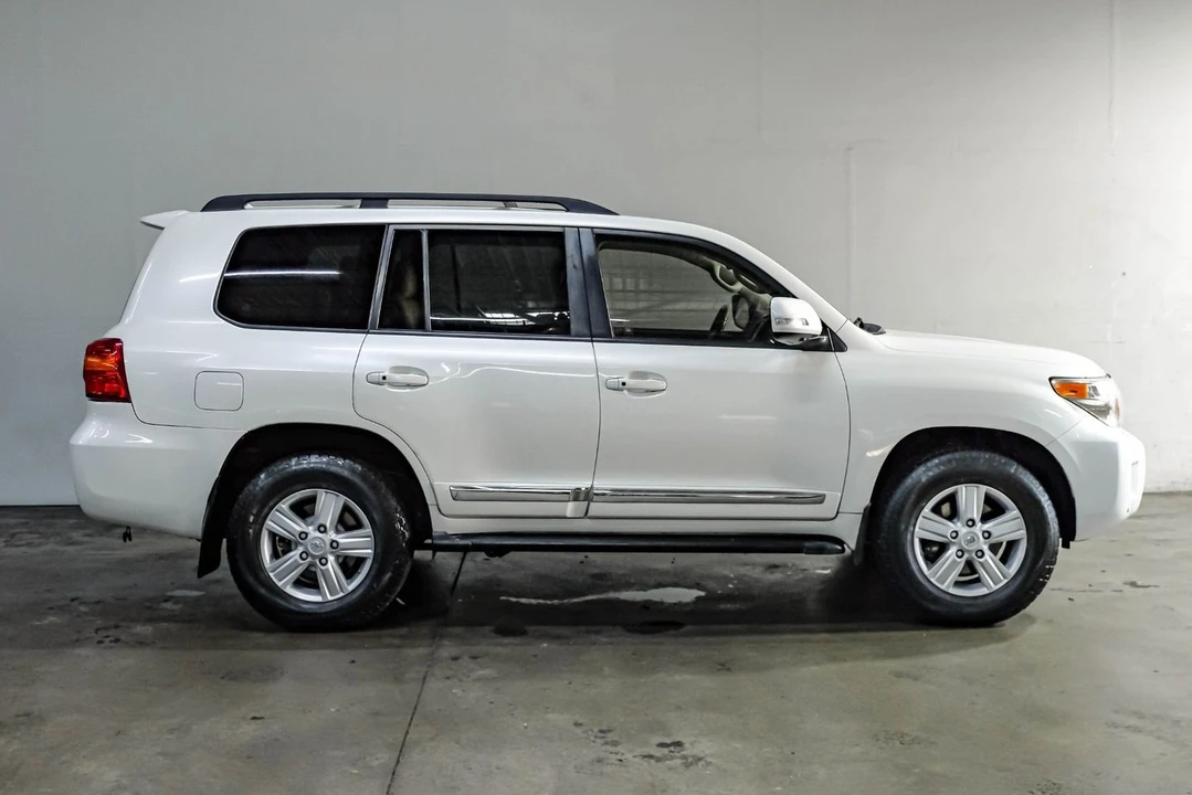 2015 Toyota J200 Land Cruiser - Image 11 of 31