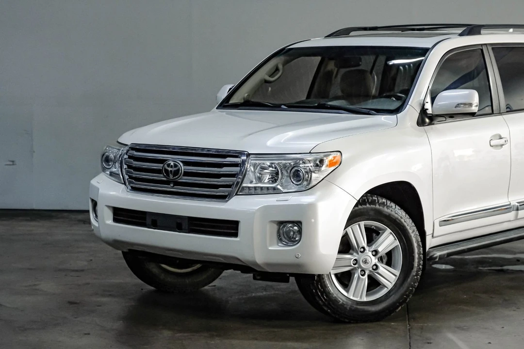 2015 Toyota J200 Land Cruiser - Image 9 of 31