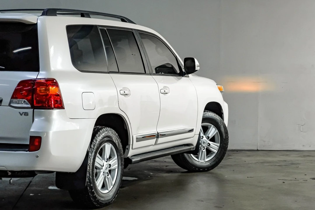 2015 Toyota J200 Land Cruiser - Image 14 of 31