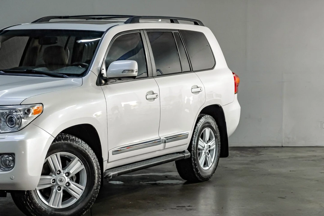 2015 Toyota J200 Land Cruiser - Image 10 of 31