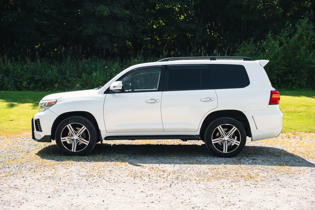 2015 Toyota J200 Land Cruiser - Image 8 of 31