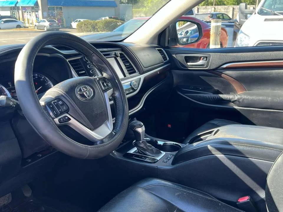 2015 Toyota Highlander - Image 13 of 20