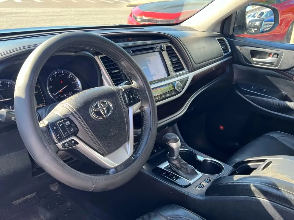 2015 Toyota Highlander - Image 12 of 20