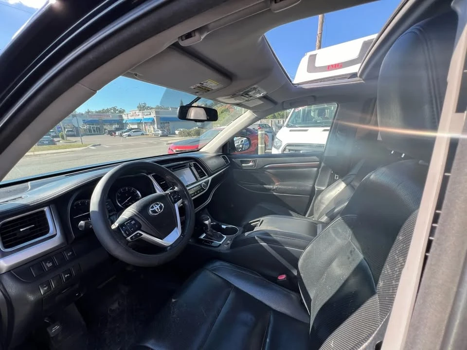 2015 Toyota Highlander - Image 16 of 20
