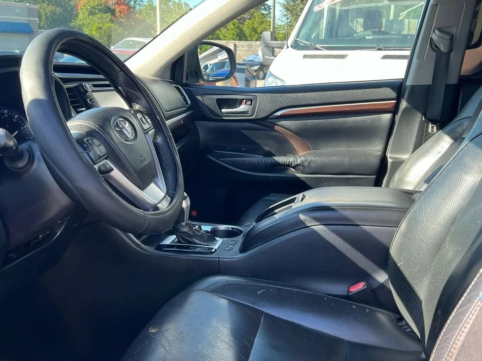 2015 Toyota Highlander - Image 14 of 20