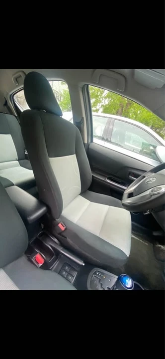 2015 Toyota Prius 3rd Gen - Image 6 of 9