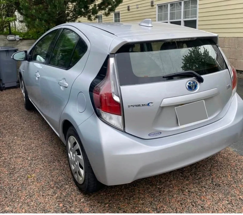2015 Toyota Prius 3rd Gen - Image 2 of 9