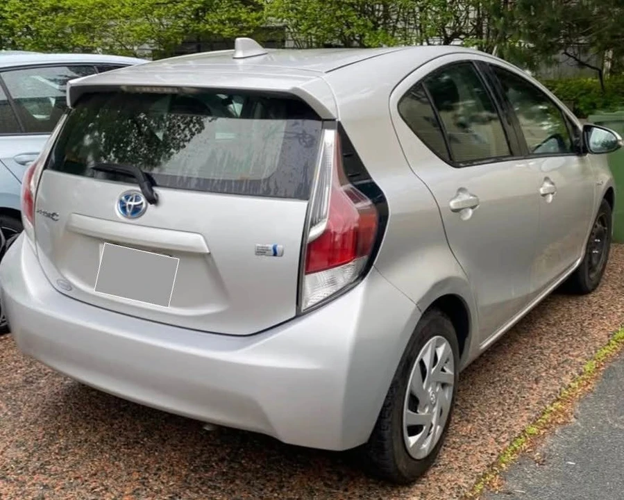 2015 Toyota Prius 3rd Gen - Image 3 of 9