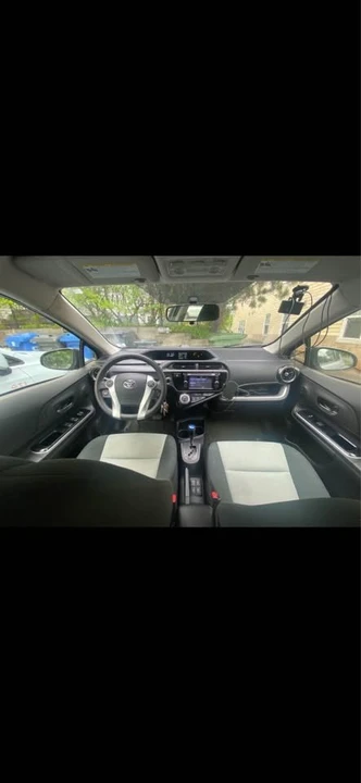 2015 Toyota Prius 3rd Gen - Image 8 of 9
