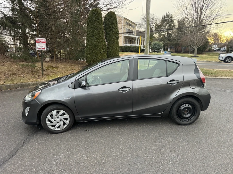 2015 Toyota Prius 3rd Gen - Image 2 of 10