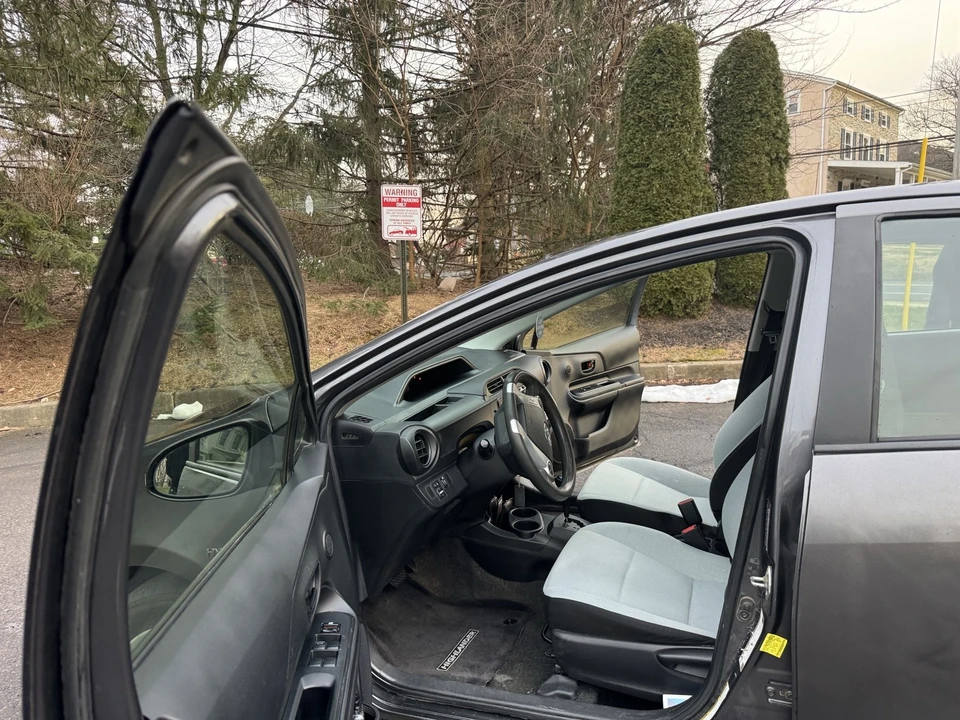 2015 Toyota Prius 3rd Gen - Image 10 of 10