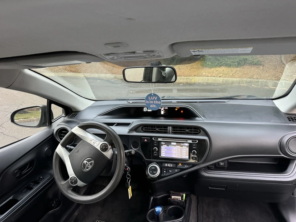 2015 Toyota Prius 3rd Gen - Image 8 of 10
