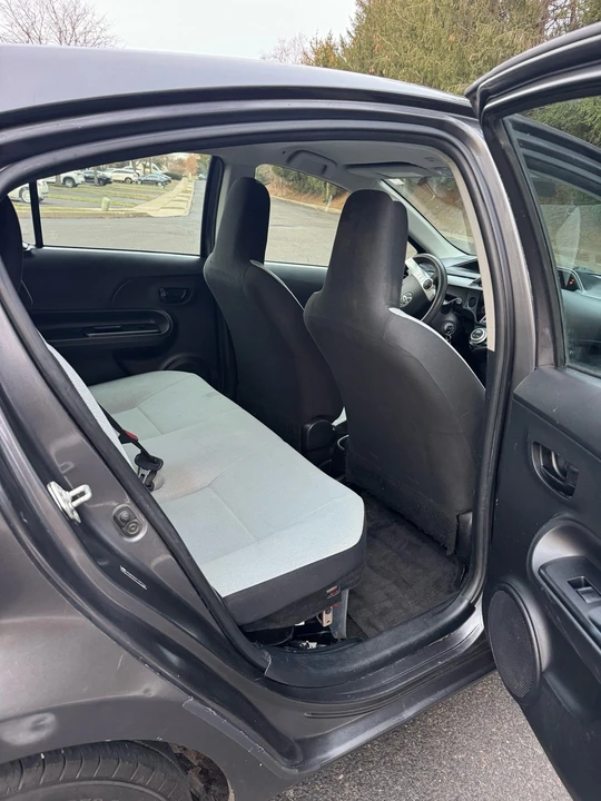 2015 Toyota Prius 3rd Gen - Image 7 of 10
