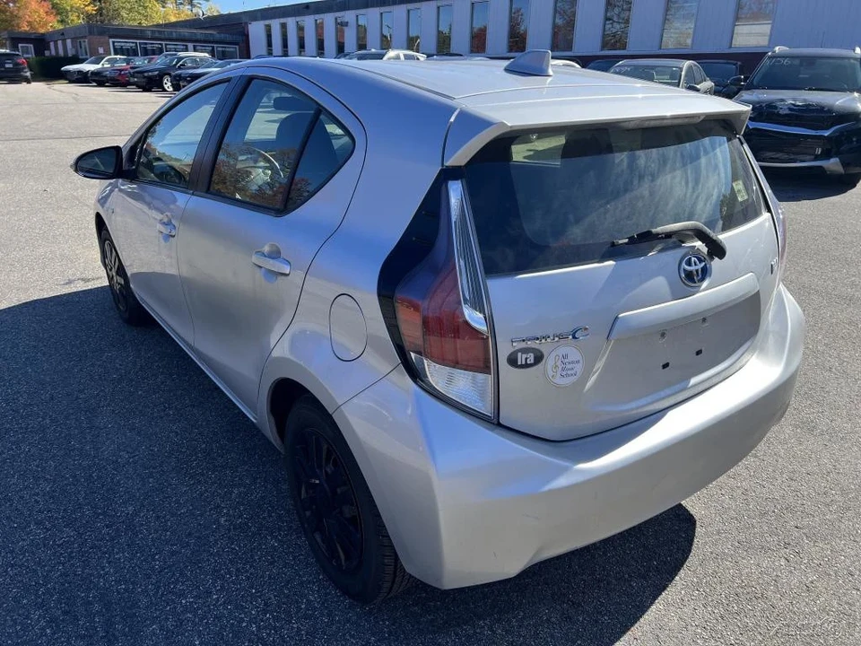 2015 Toyota Prius - Image 7 of 12