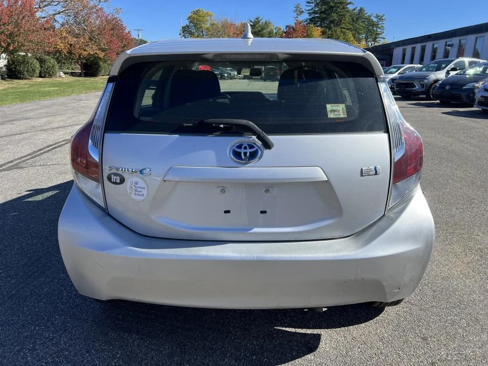 2015 Toyota Prius - Image 4 of 12