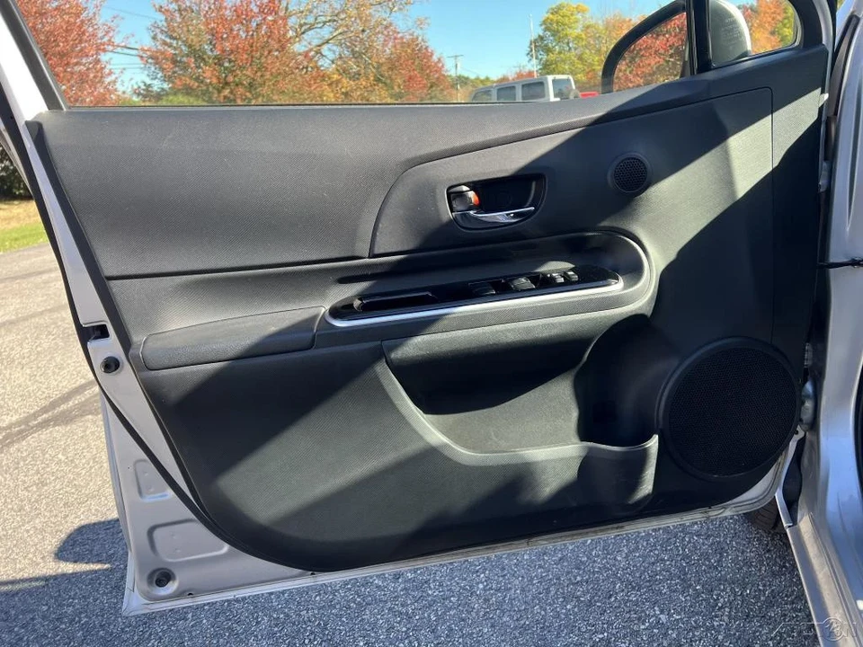 2015 Toyota Prius - Image 12 of 12