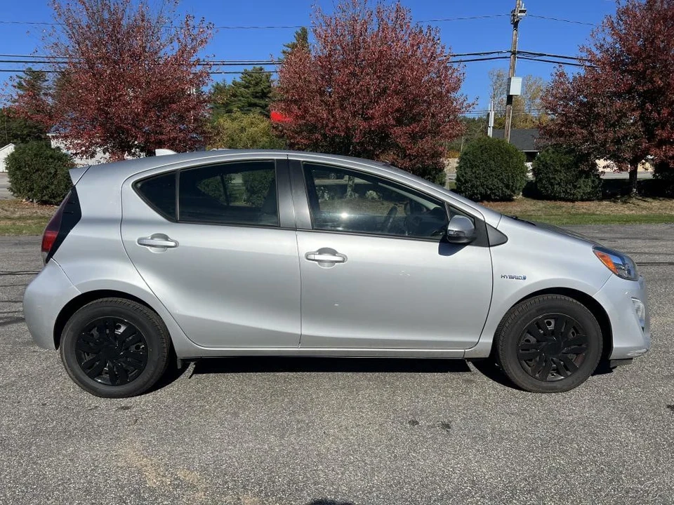 2015 Toyota Prius - Image 2 of 12